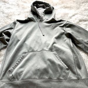 Men’s therma fit grey Nike hoodie.